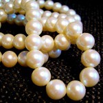 White_pearl_necklace
